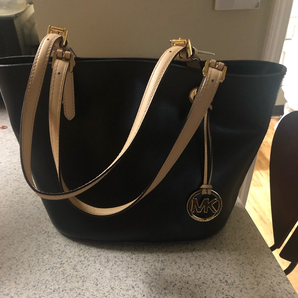 Black Micheal Kors bag